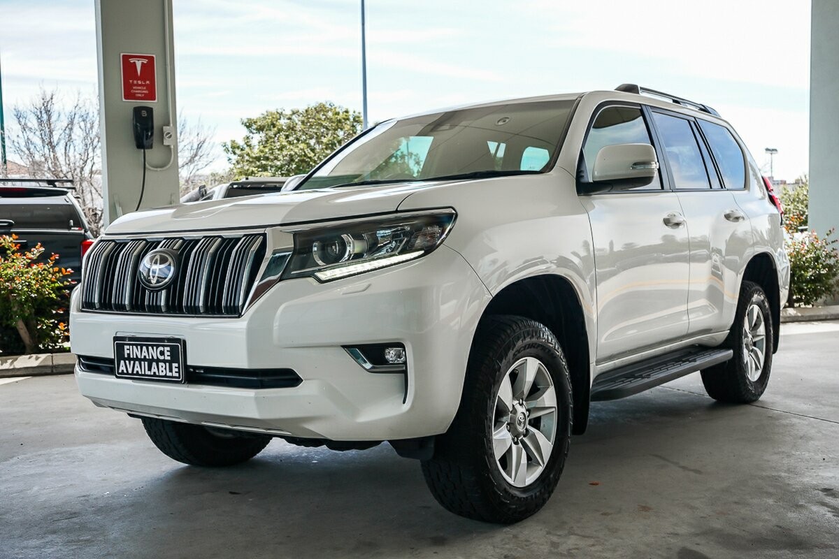 Toyota Landcruiser Prado image 4
