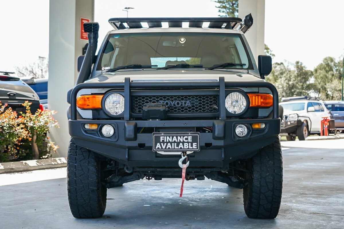 Toyota Fj Cruiser image 3