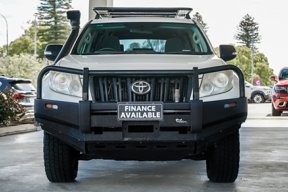 Toyota Landcruiser Prado image 2