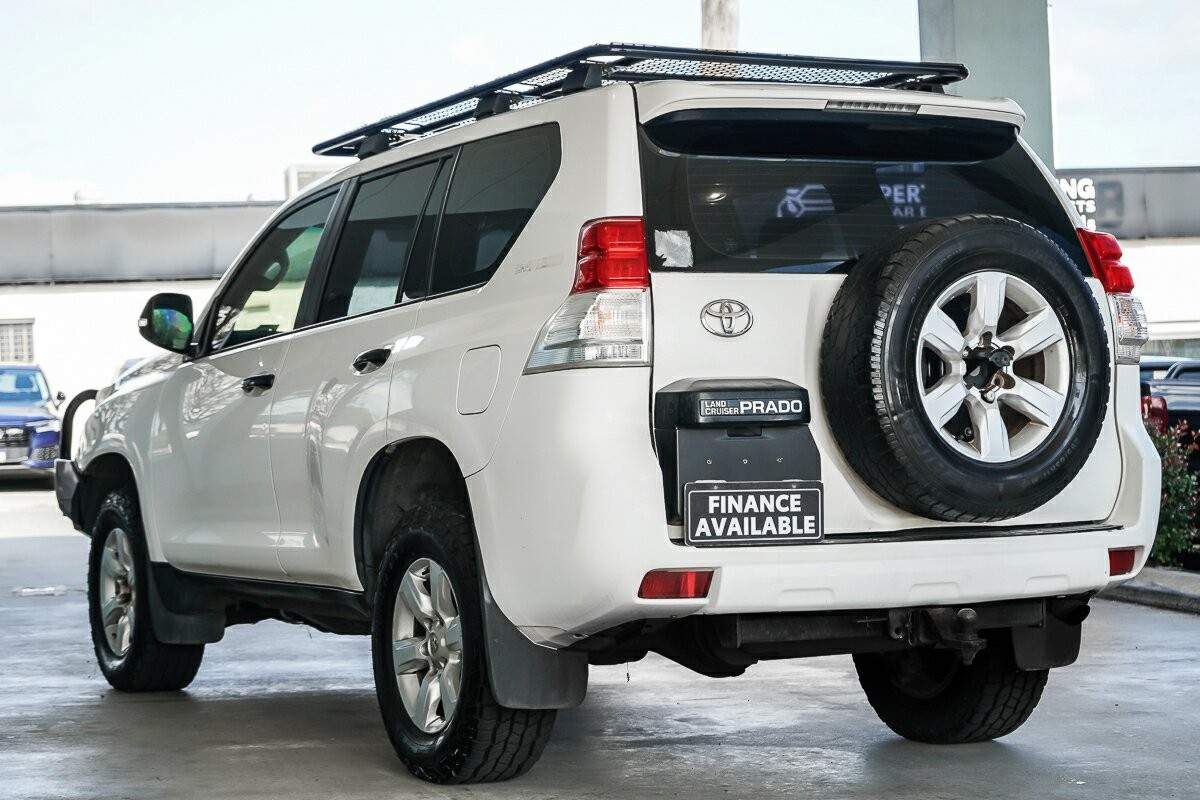 Toyota Landcruiser Prado image 4