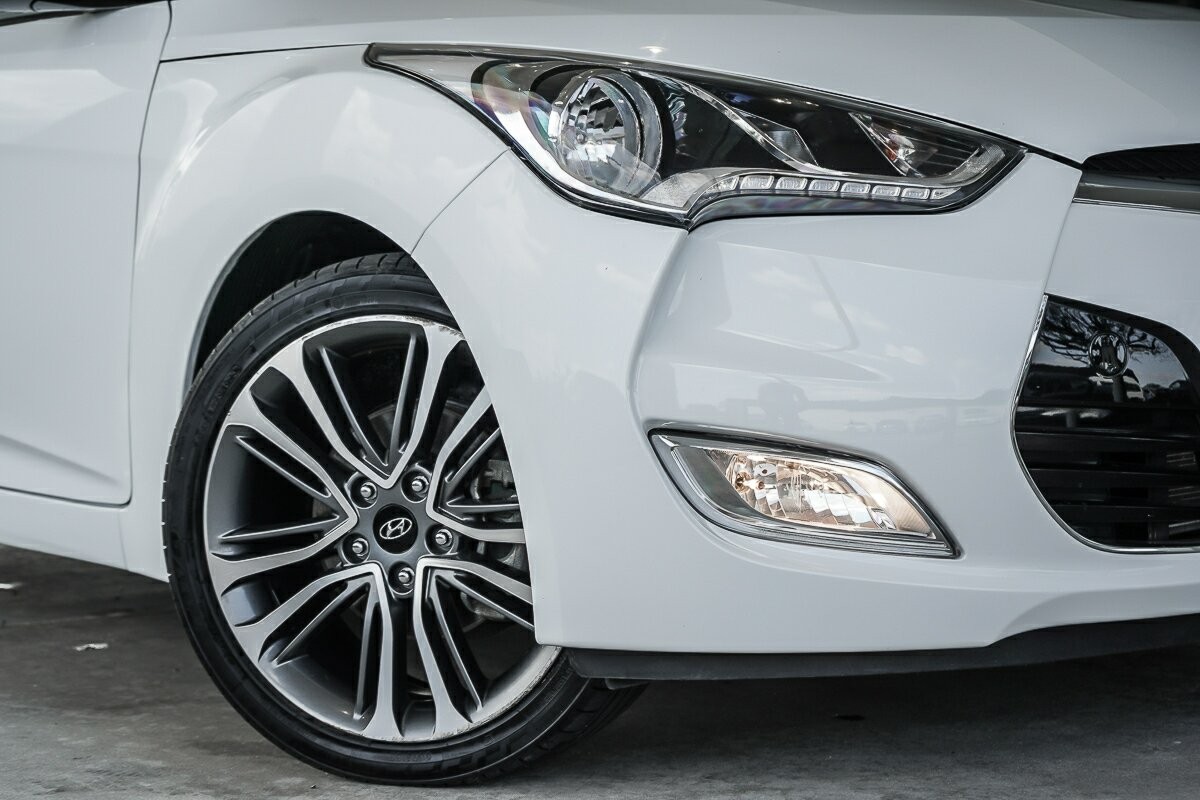Hyundai Veloster image 2