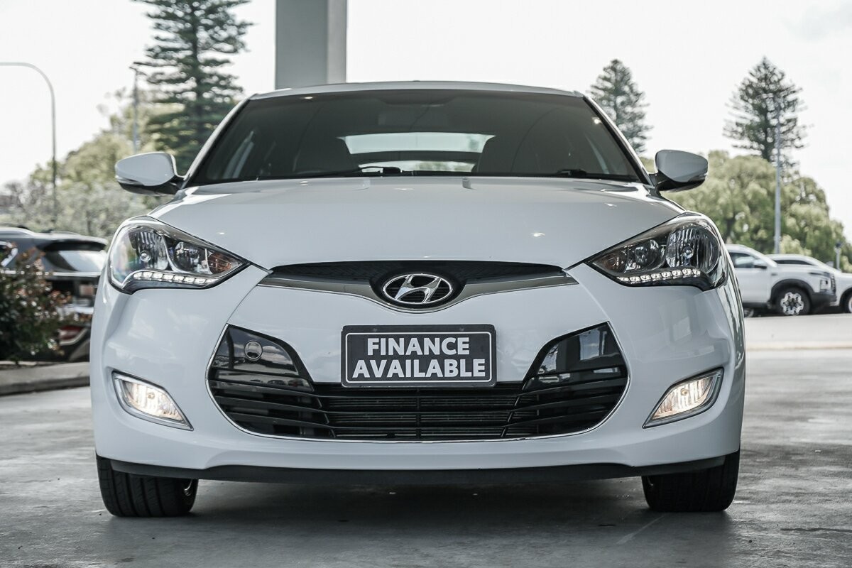 Hyundai Veloster image 3