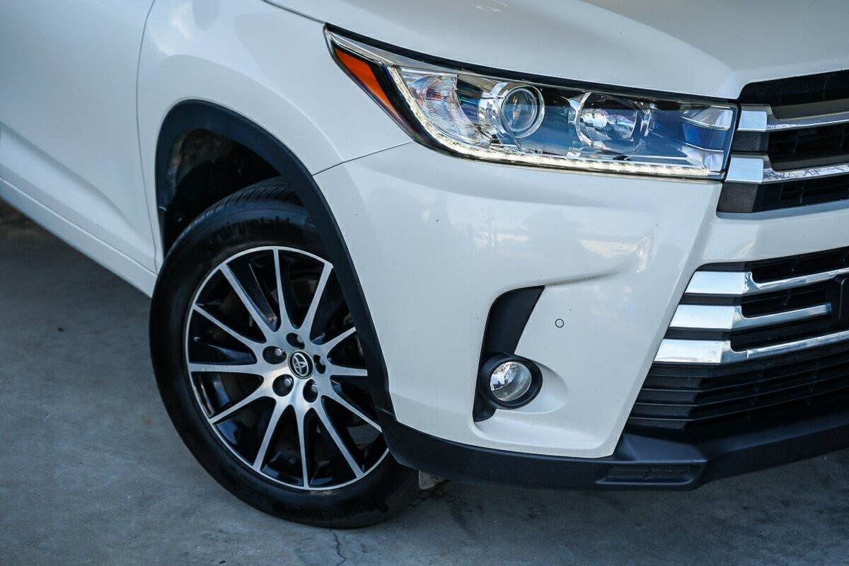 Toyota Kluger image 2