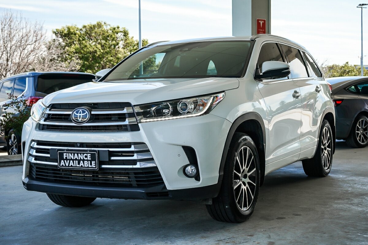 Toyota Kluger image 4