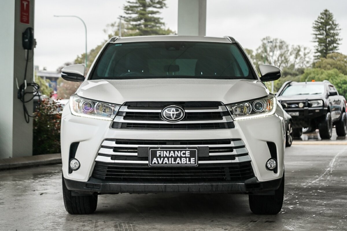 Toyota Kluger image 3