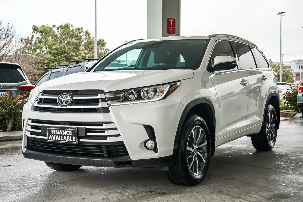 Toyota Kluger image 4