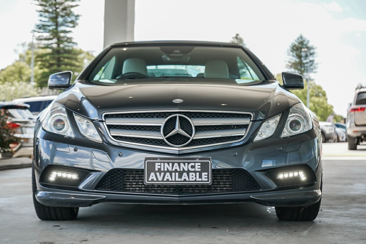Mercedes Benz E-class image 2