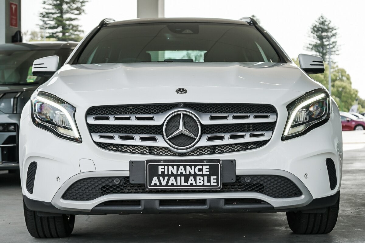 Mercedes Benz Gla-class image 2