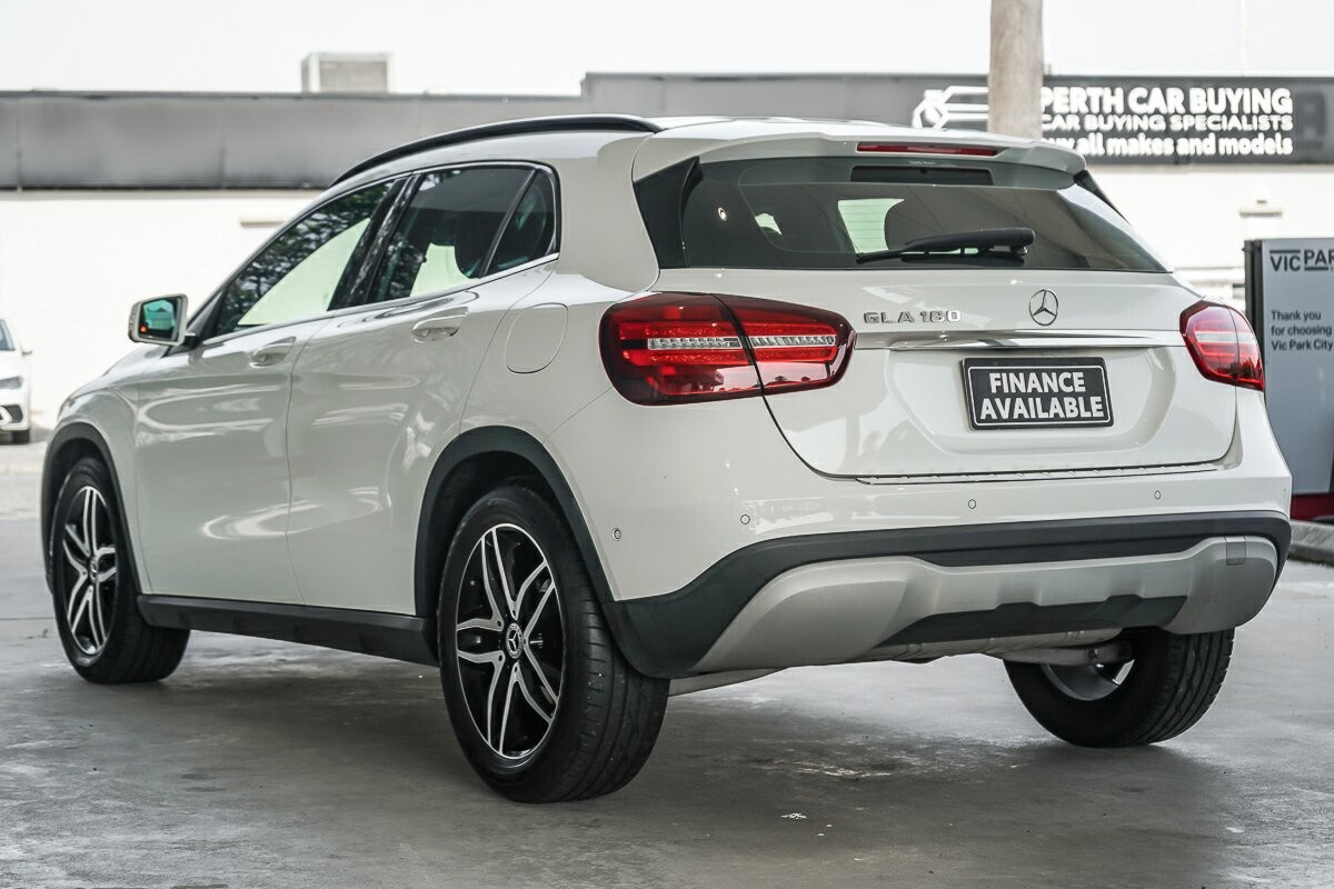 Mercedes Benz Gla-class image 4