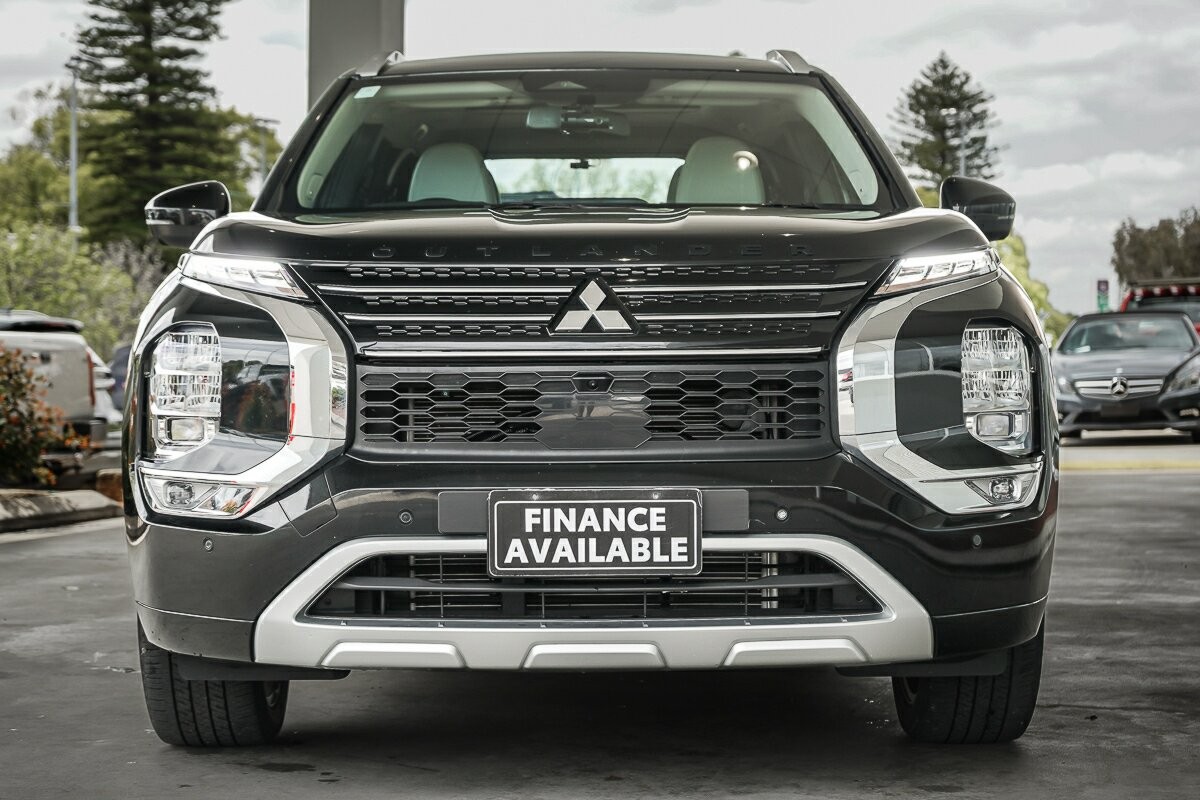 Mitsubishi Outlander image 3