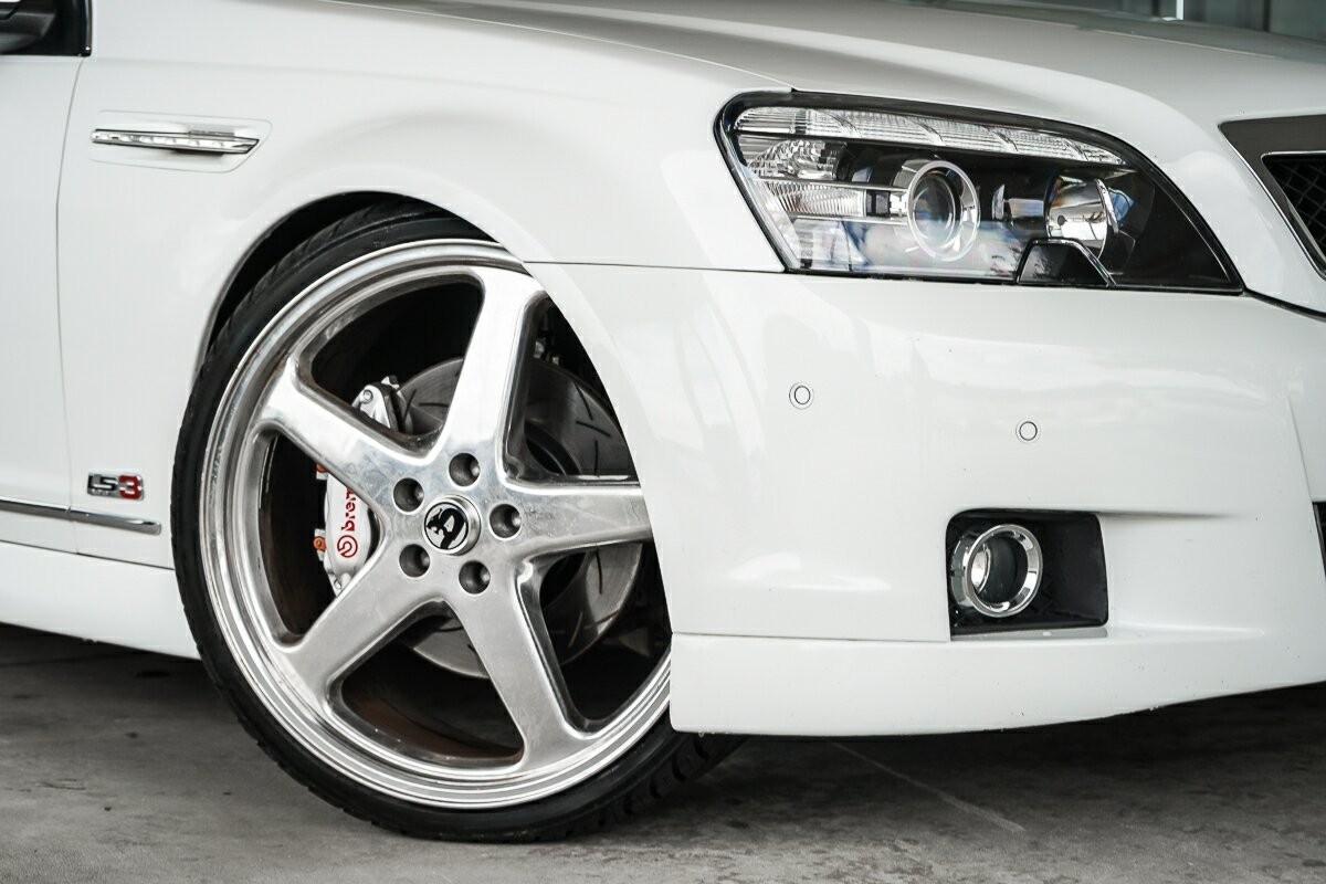 Holden Caprice image 2