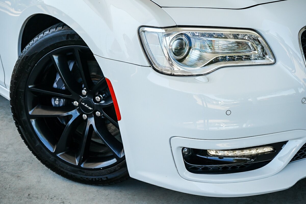 Chrysler 300 image 2