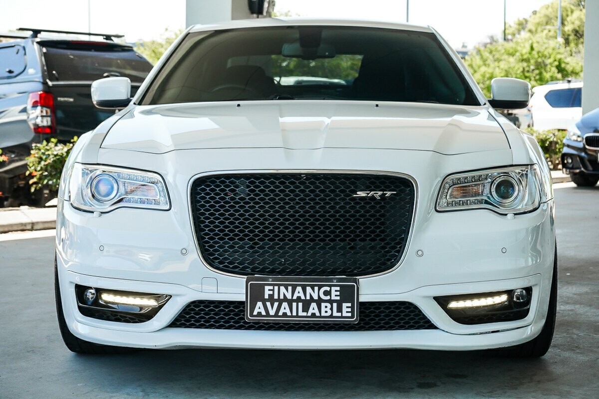 Chrysler 300 image 4