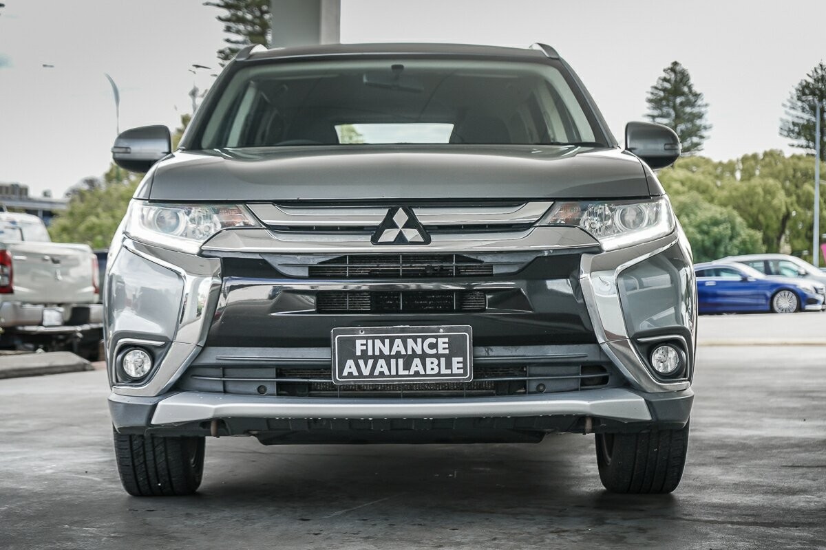 Mitsubishi Outlander image 3