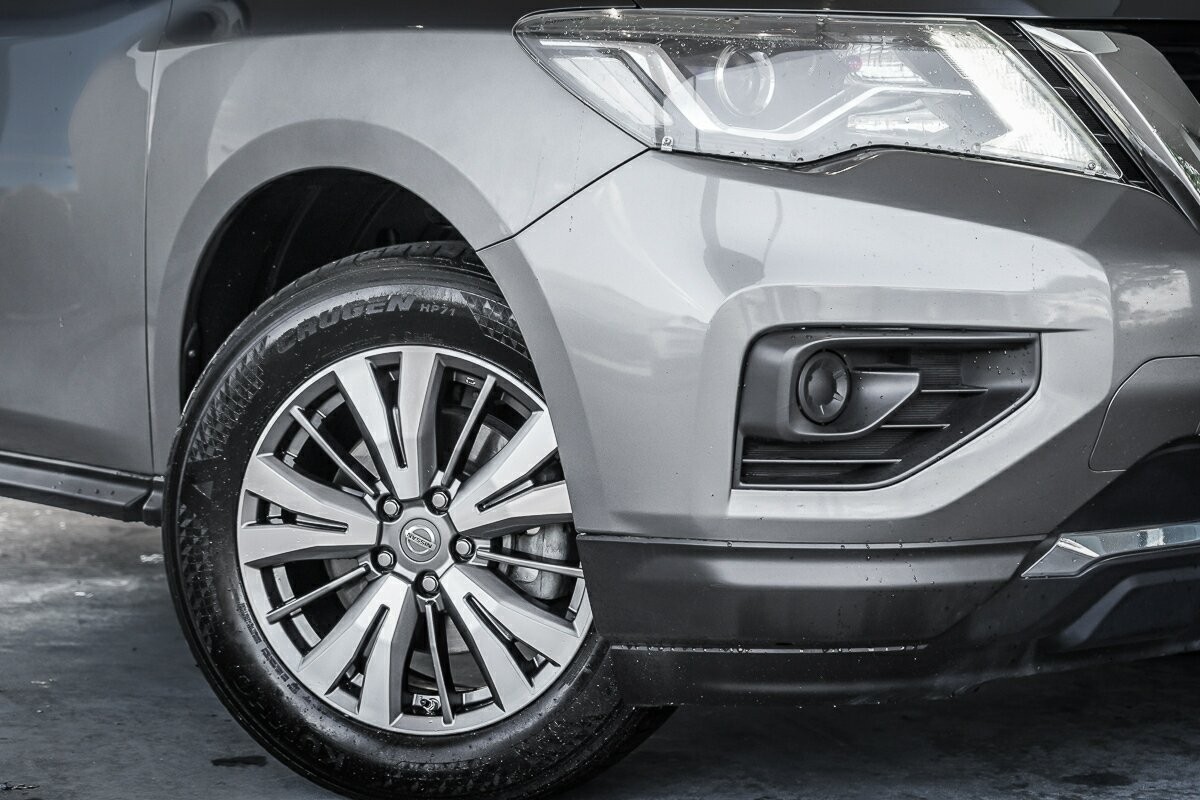 Nissan Pathfinder image 2
