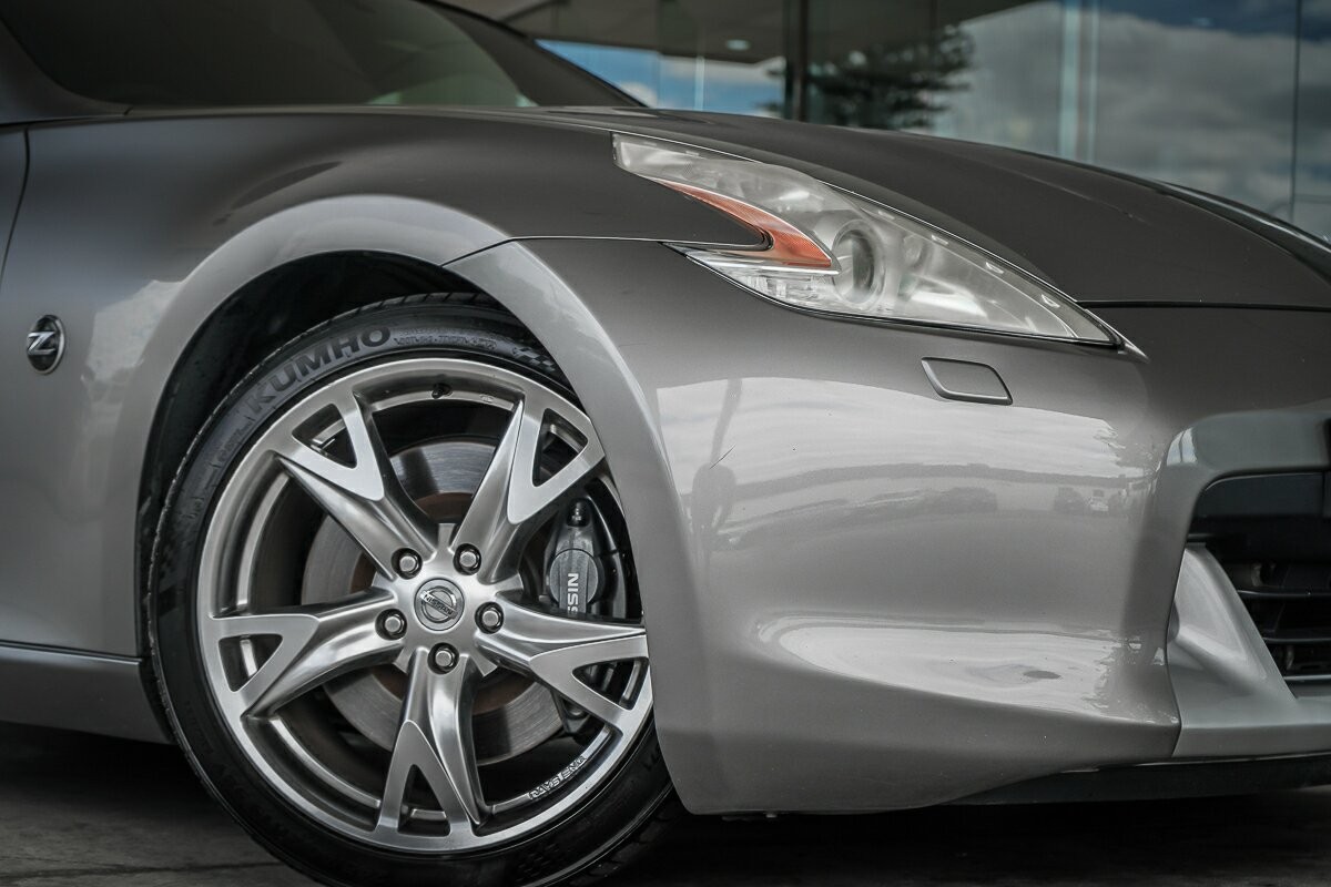Nissan 370z image 2