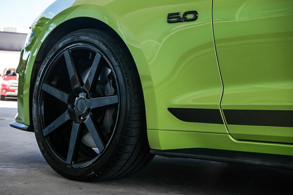 Ford Mustang image 4
