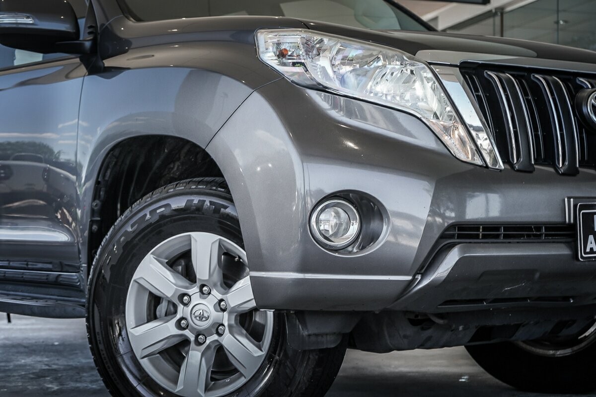 Toyota Landcruiser Prado image 2