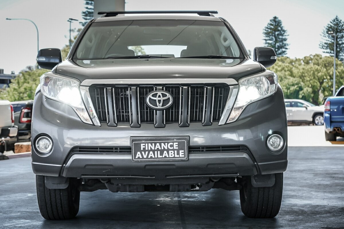 Toyota Landcruiser Prado image 3