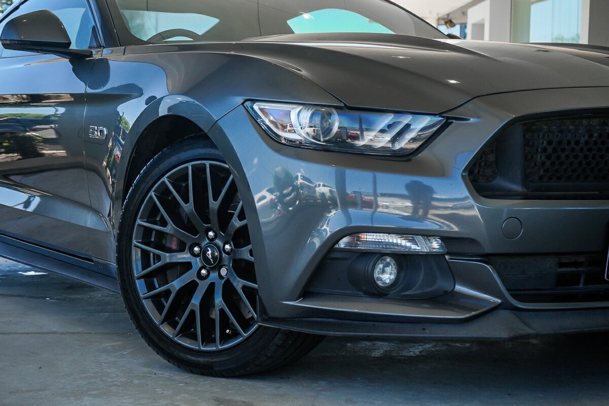 Ford Mustang image 2