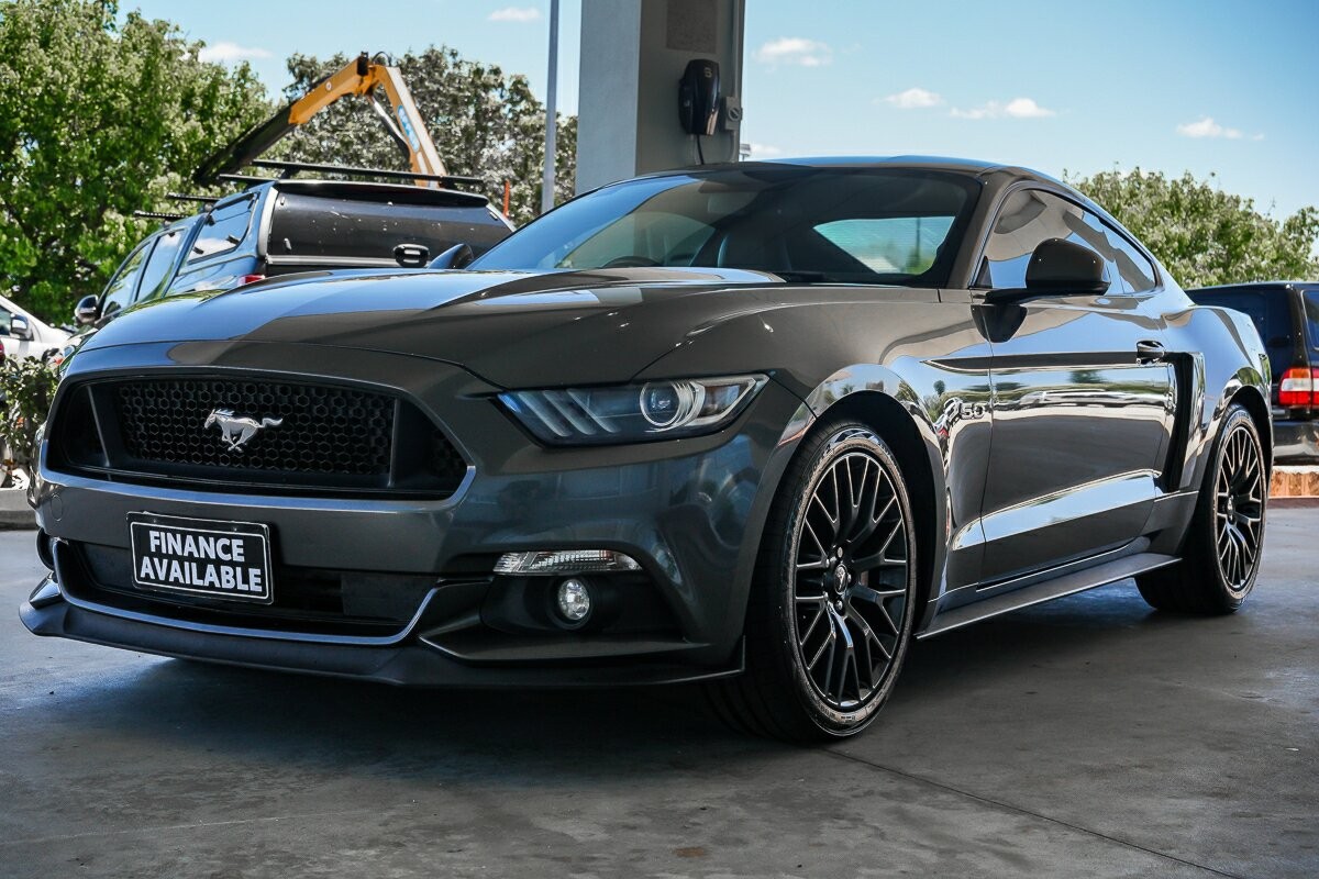 Ford Mustang image 4