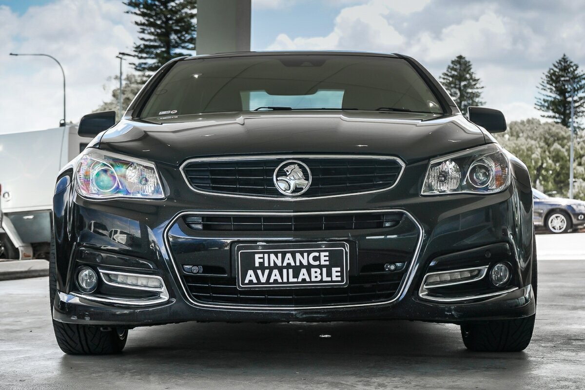 Holden Commodore image 3