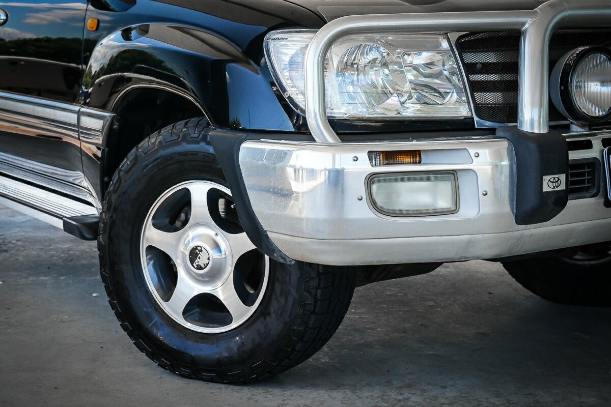 Toyota Landcruiser image 2