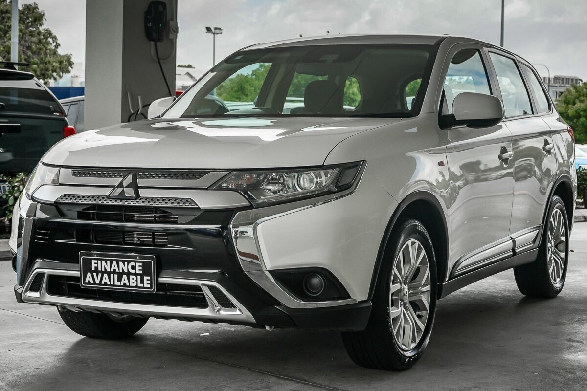 Mitsubishi Outlander image 4