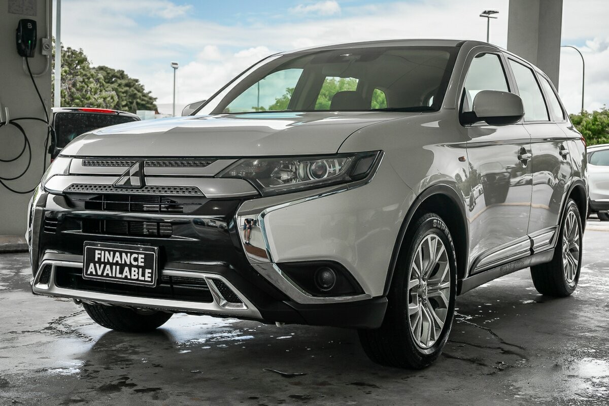Mitsubishi Outlander image 4