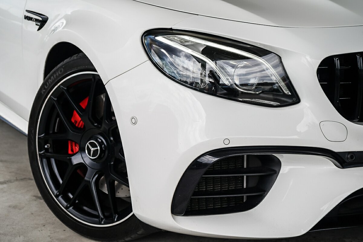 Mercedes Benz E-class image 2