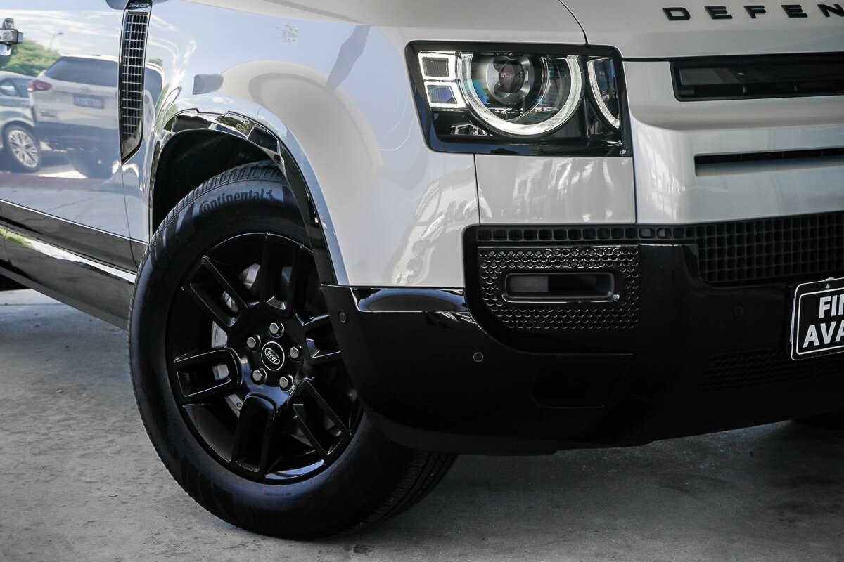 Land Rover Defender image 2