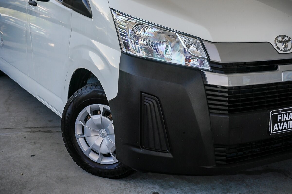 Toyota Hiace image 2