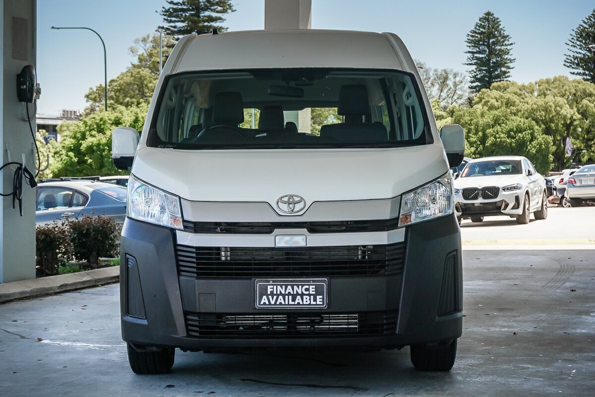 Toyota Hiace image 3