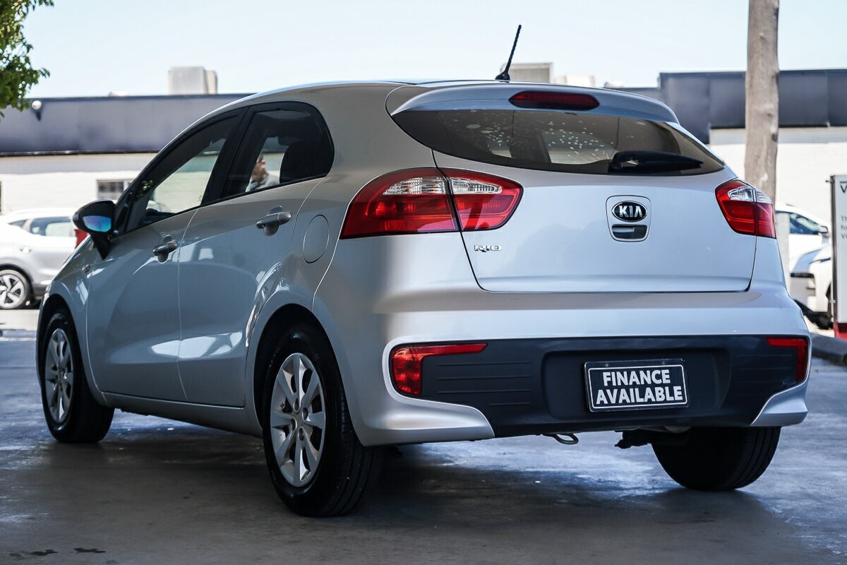 Kia Rio image 4