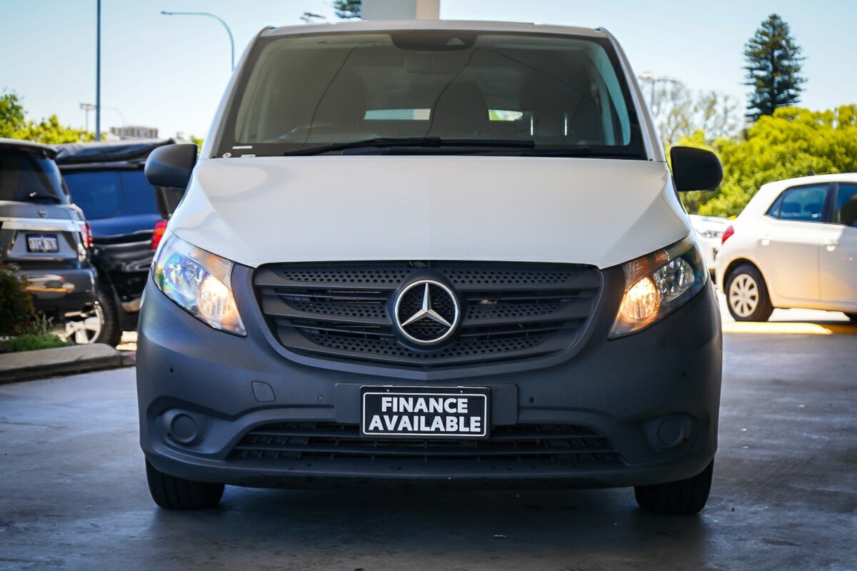 Mercedes Benz Vito image 3