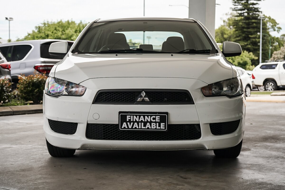 Mitsubishi Lancer image 2