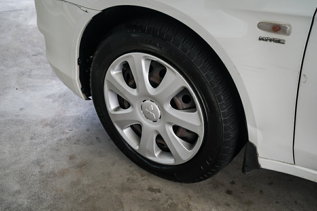 Mitsubishi Lancer image 4