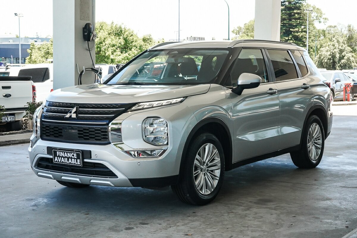 Mitsubishi Outlander image 4