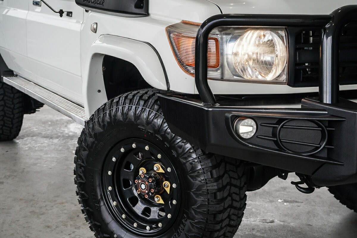 Toyota Landcruiser image 2