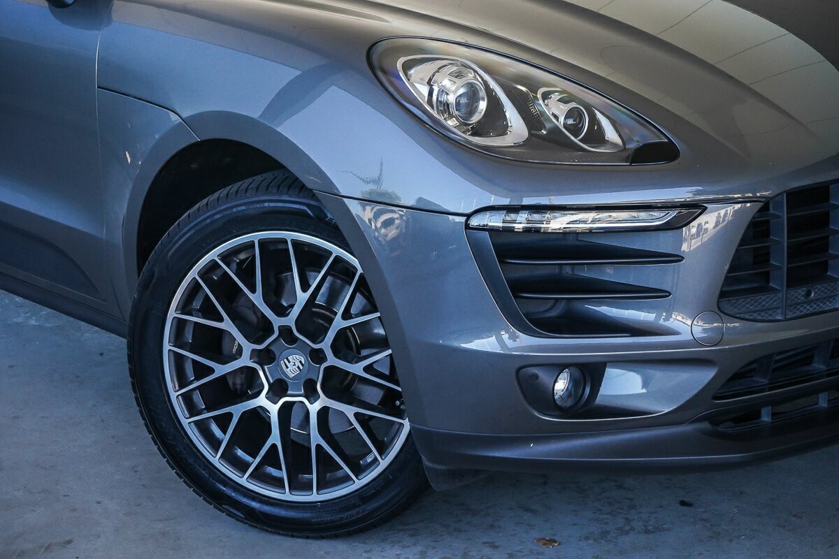 Porsche Macan image 2