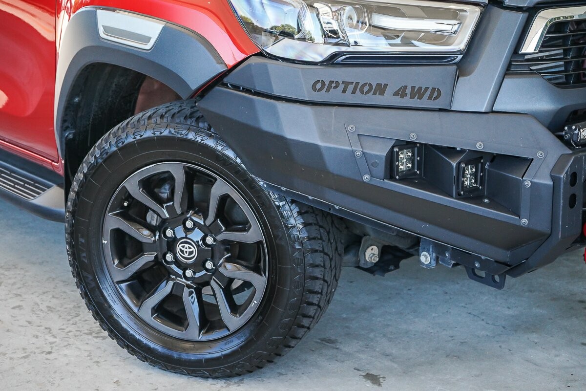 Toyota Hilux image 2