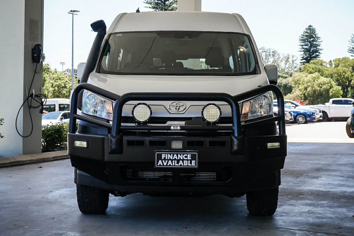 Toyota Hiace image 3