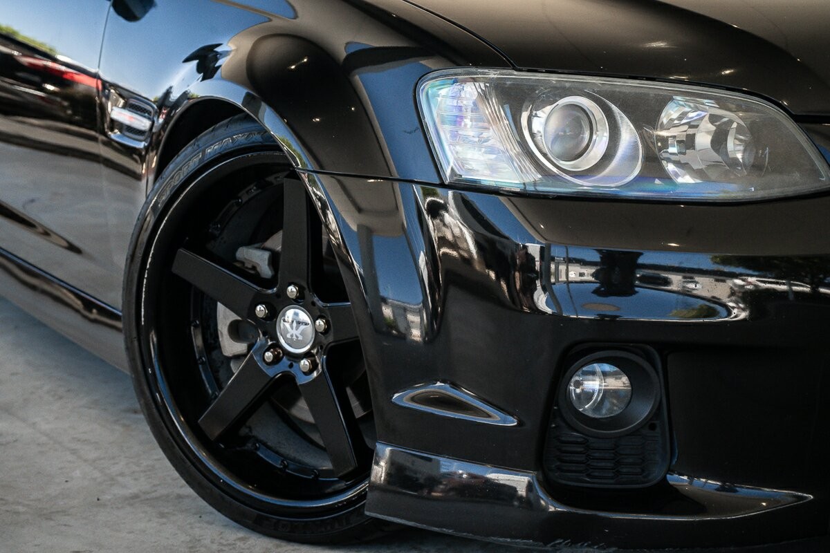 Holden Commodore image 2