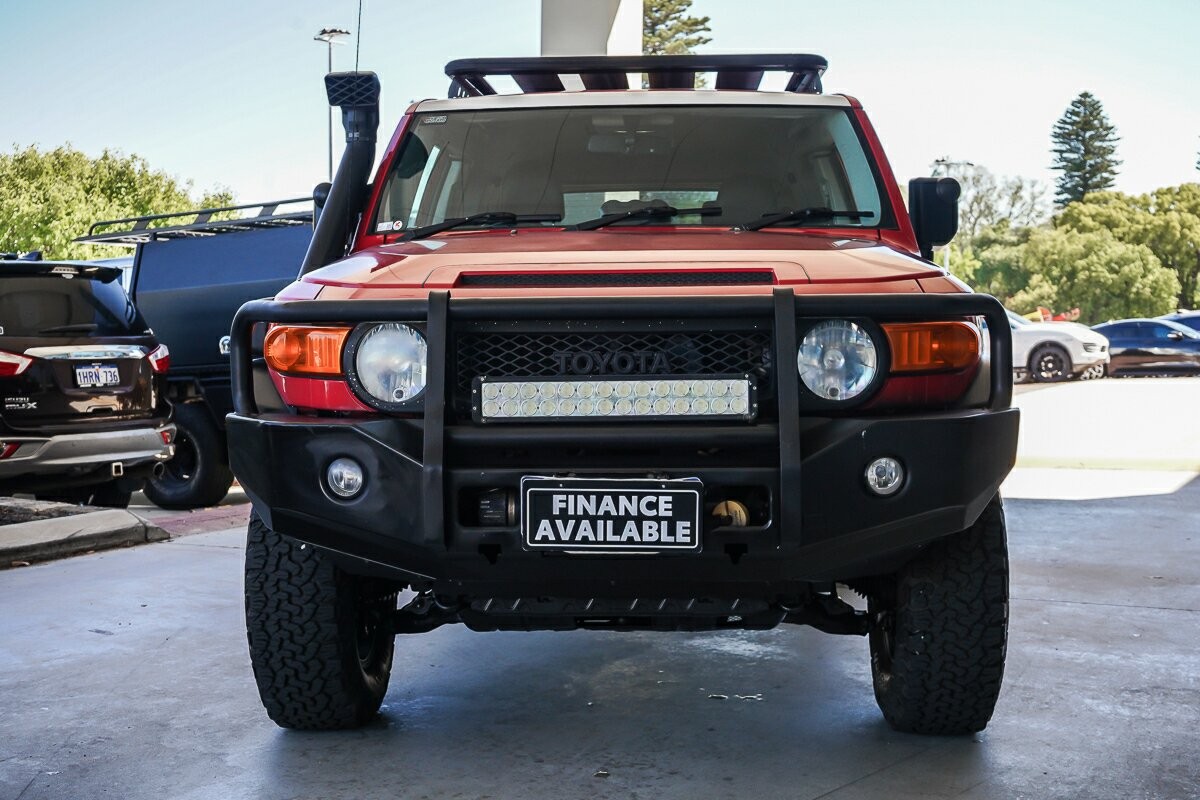 Toyota Fj Cruiser image 3
