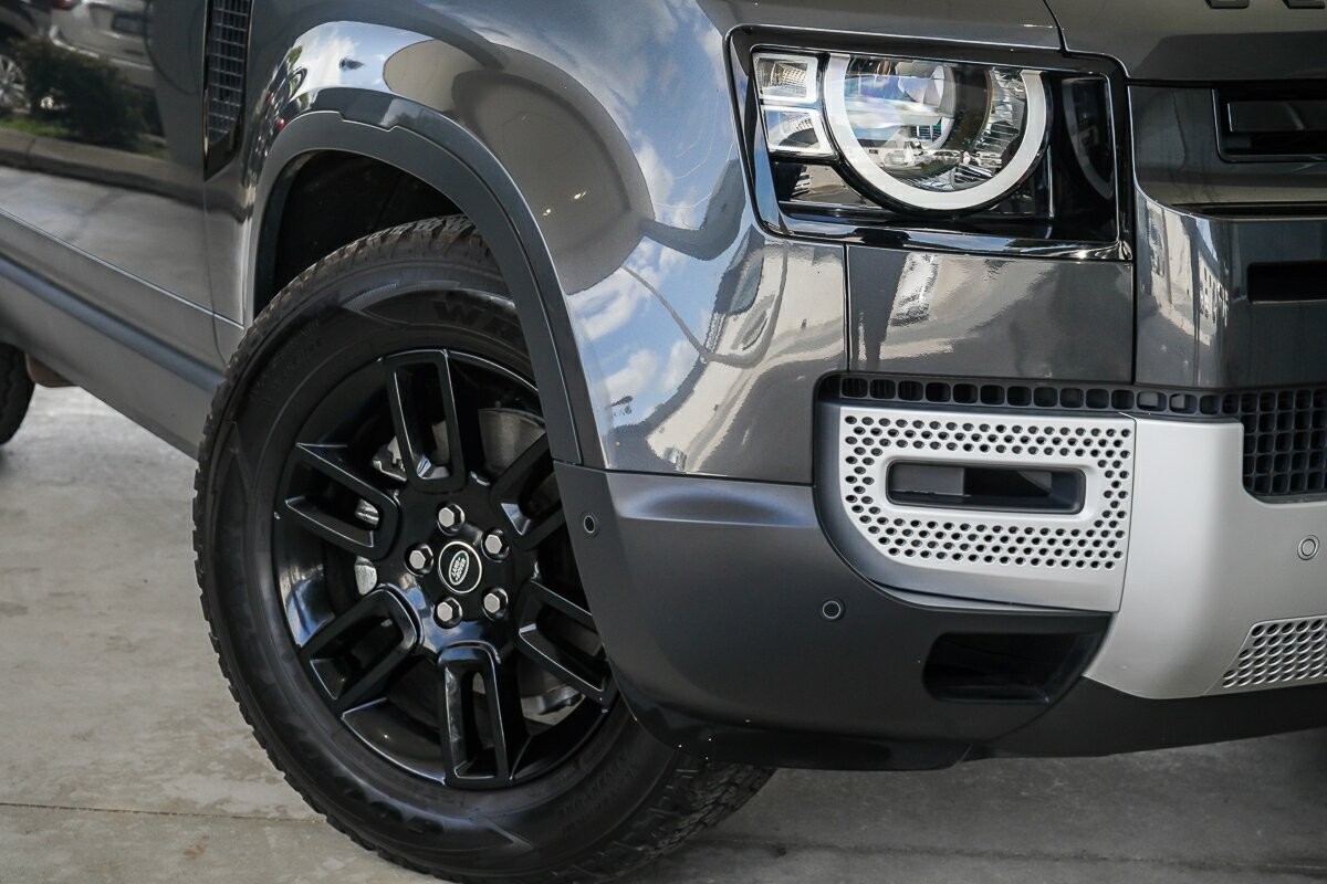 Land Rover Defender image 2