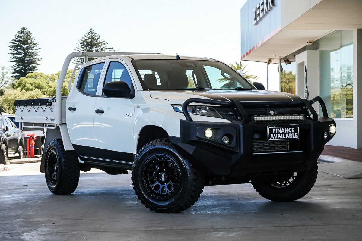 Mitsubishi Triton image 1