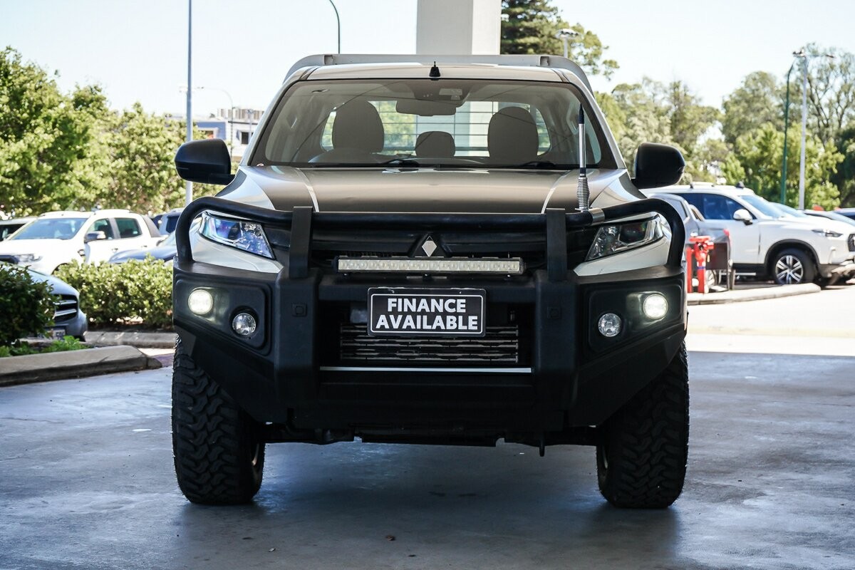 Mitsubishi Triton image 3