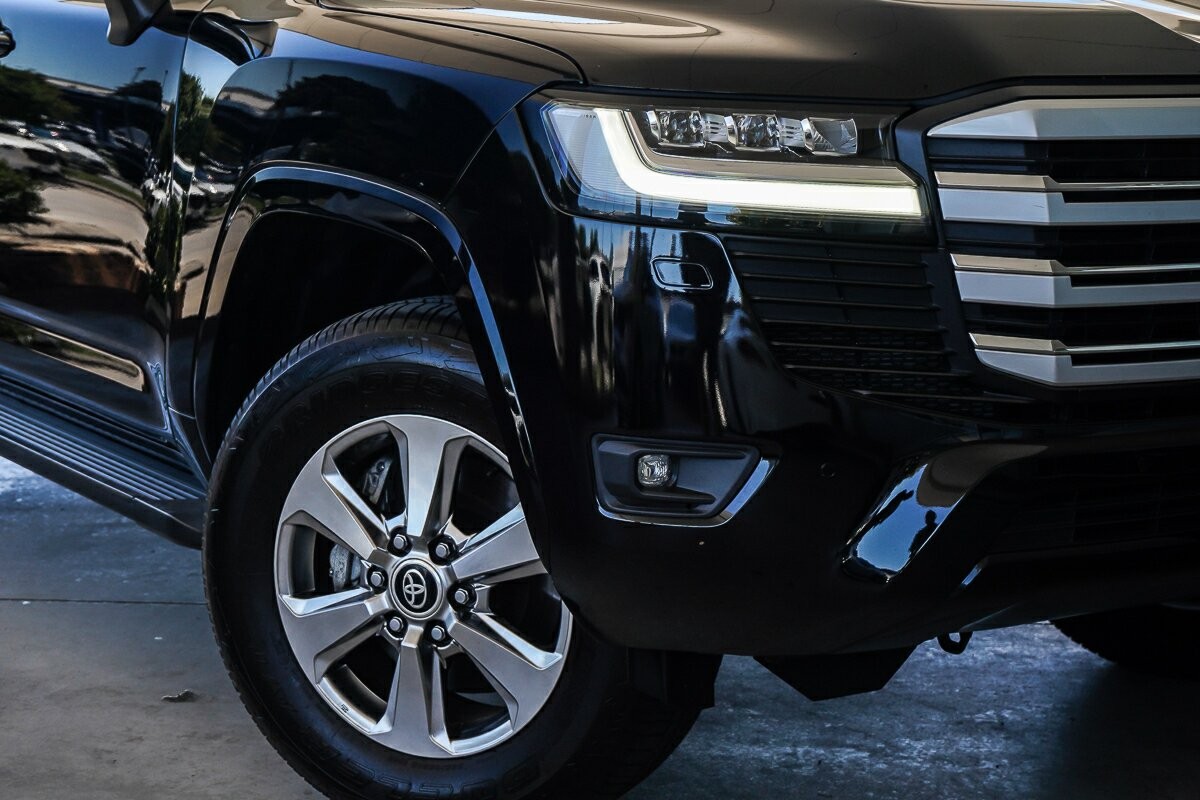 Toyota Landcruiser image 2