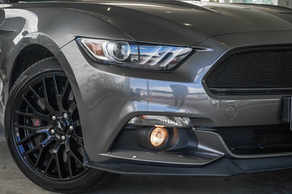 Ford Mustang image 2