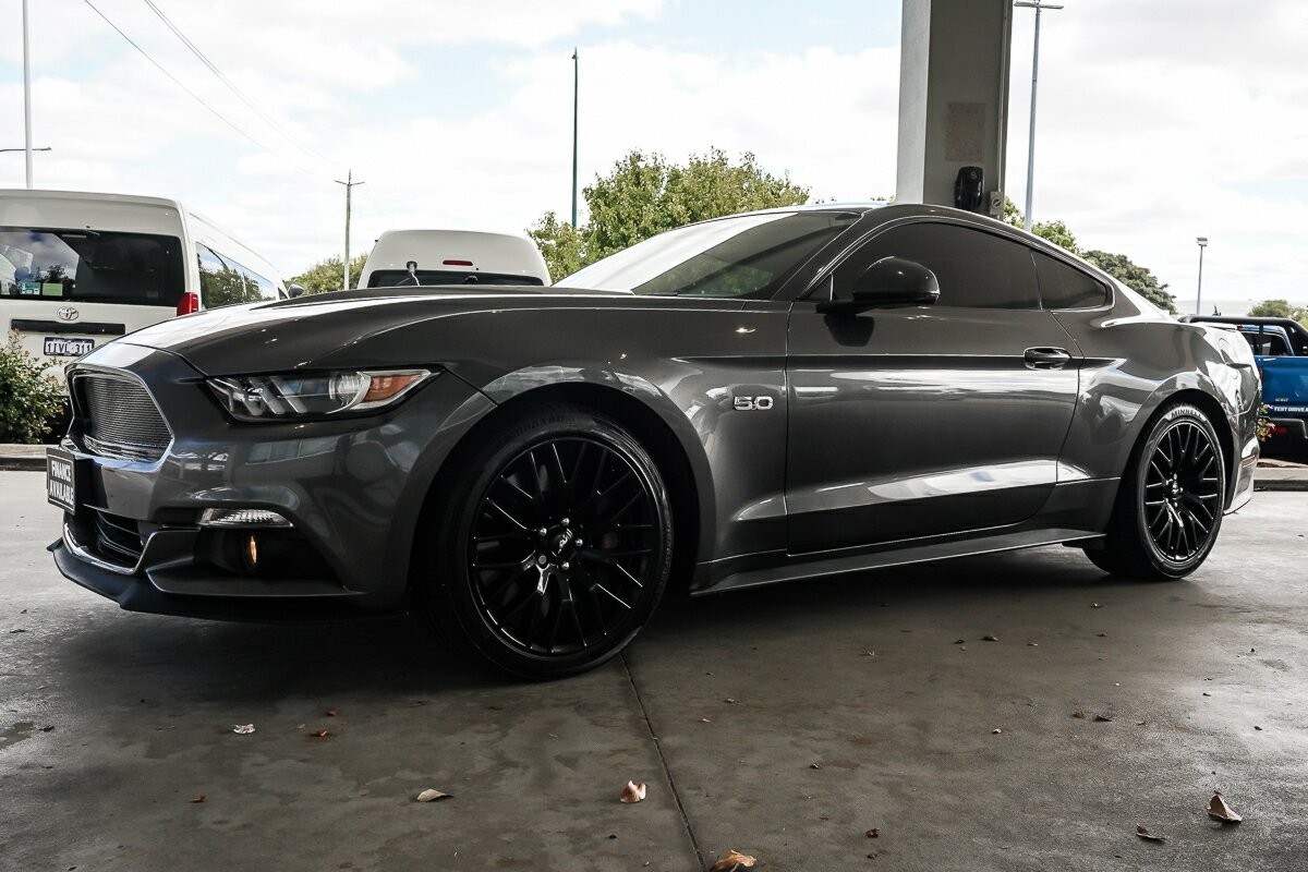 Ford Mustang image 4